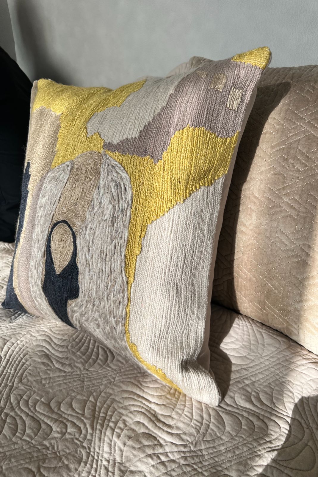 ORIOLE EMROIDERED CUSHION COVER