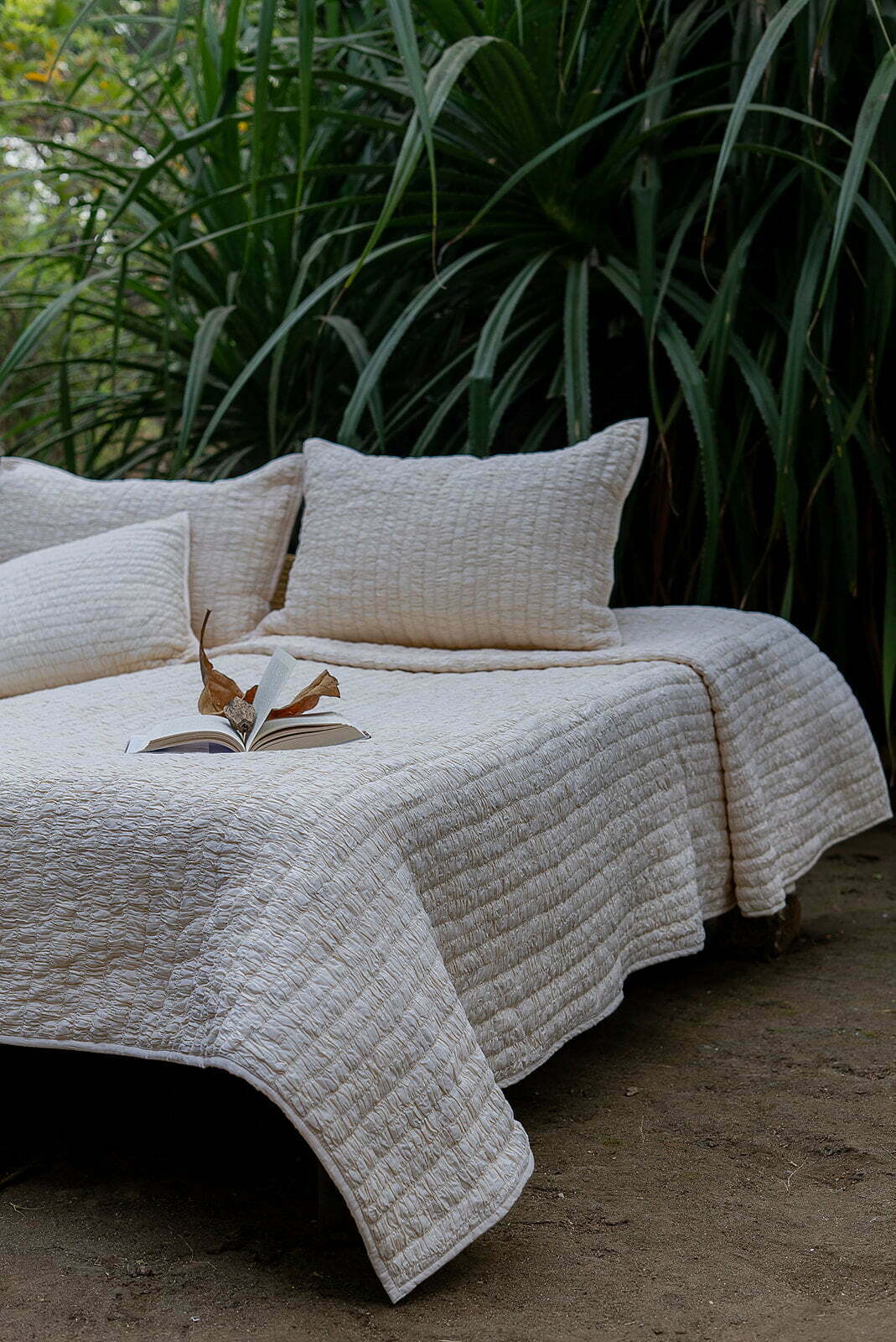 EMMA IVORY BEDSPREAD SET