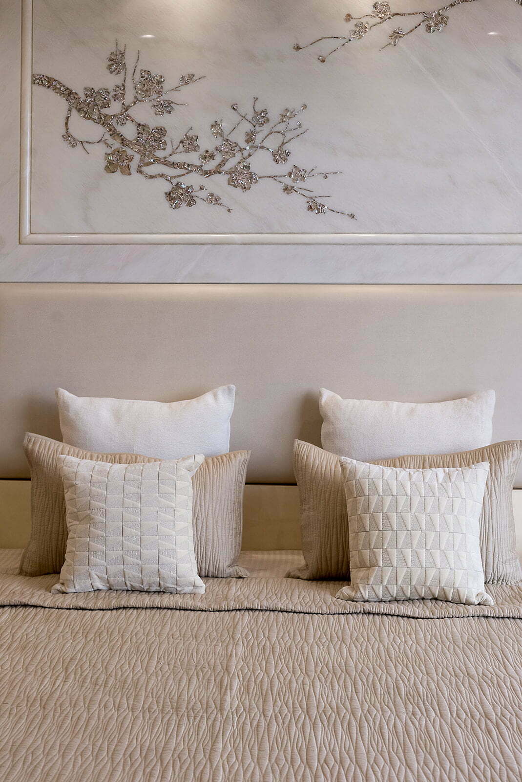 VINASE IVORY VELVET CUSHION COVER