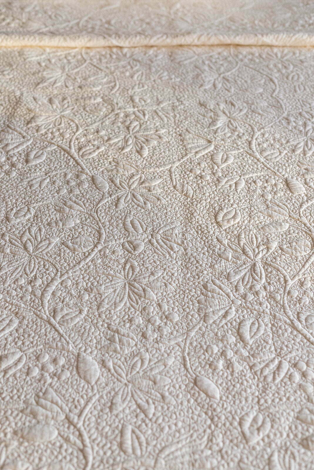DANCING LOTUS IVORY COTTON BEDSPREAD SET