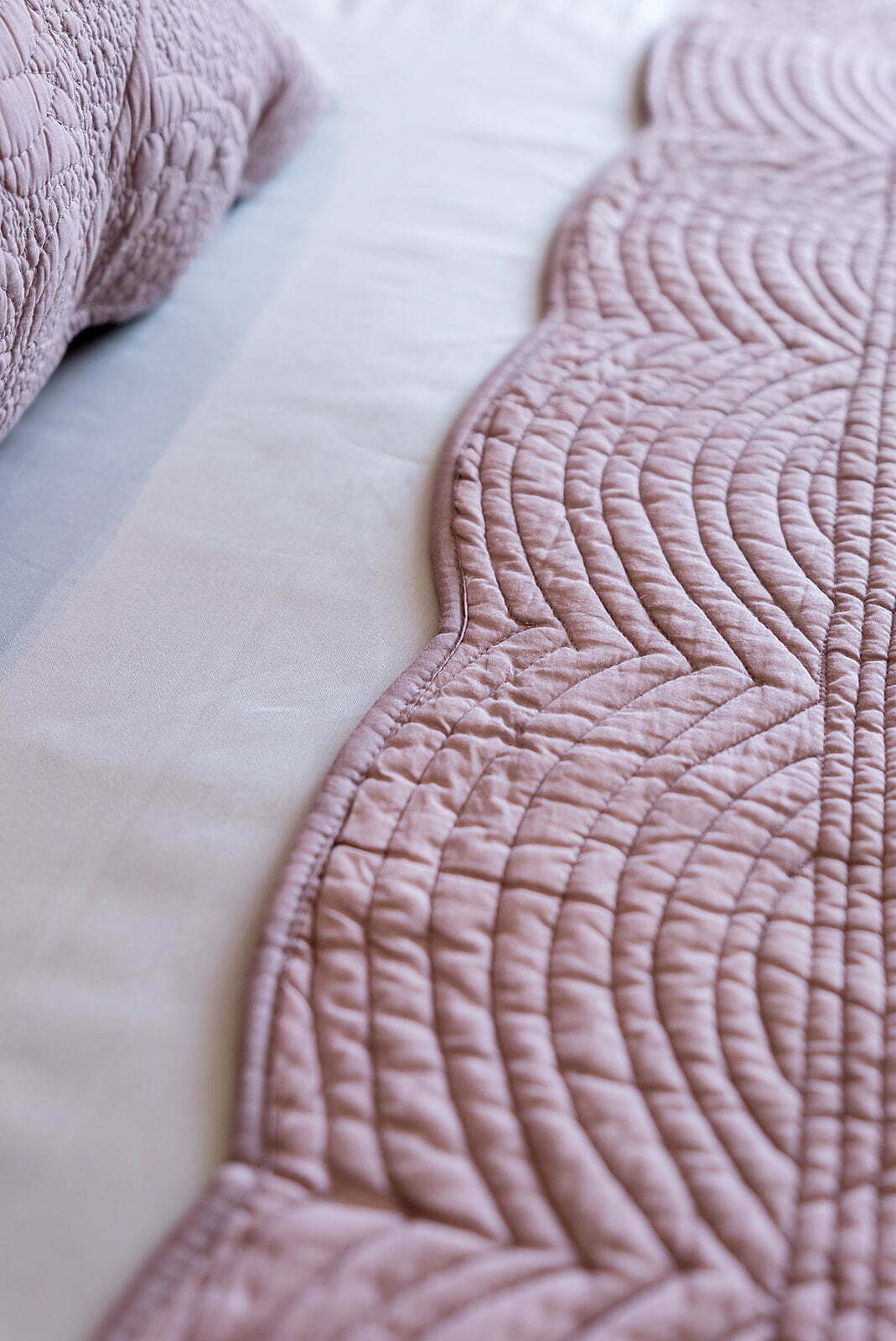 DANCING LOTUS DUSTY PINK COTTON BEDSPREAD SET