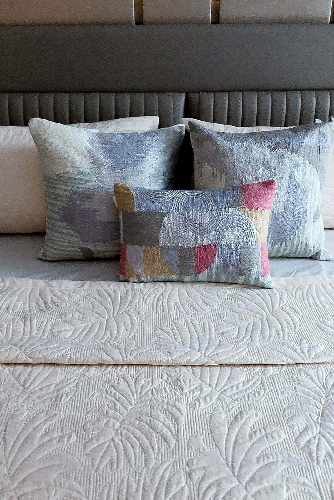 MELLOW EMBROIDERED CUSHION COVER