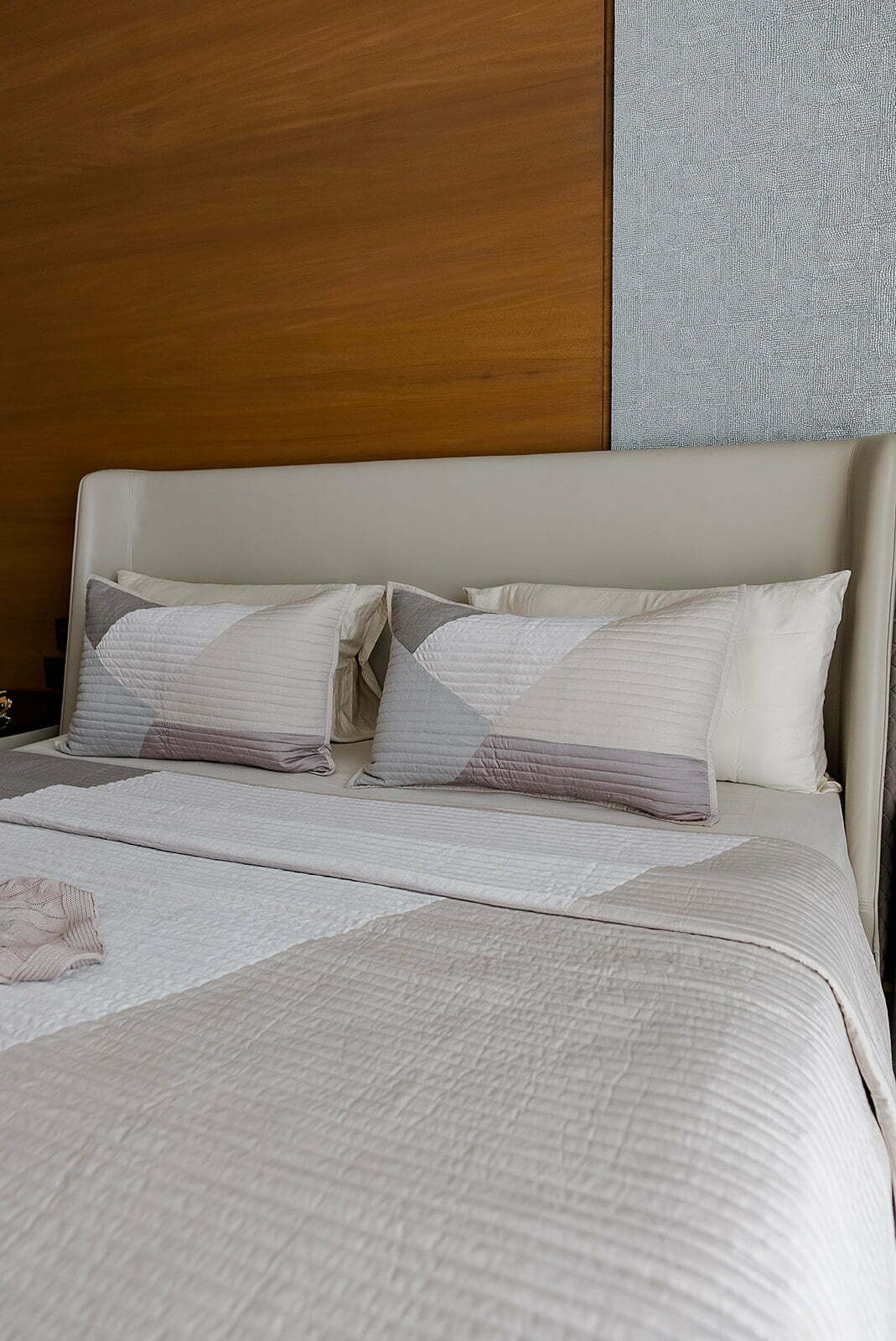 GLEE MULTI FABRIC PATCH BEDSPREAD SET