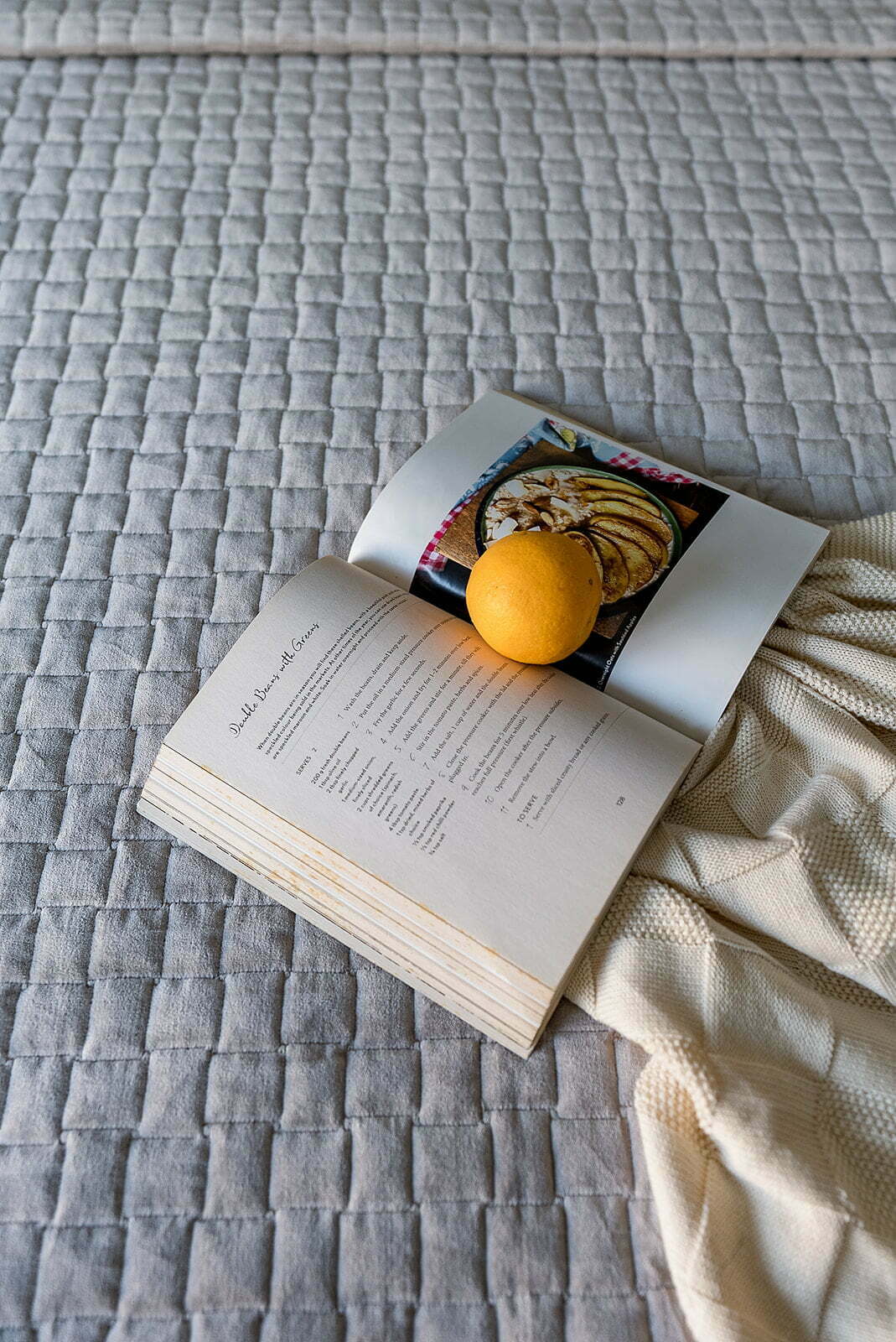 CLARENCE SILVER GRAY VELVET BEDSPREAD SET