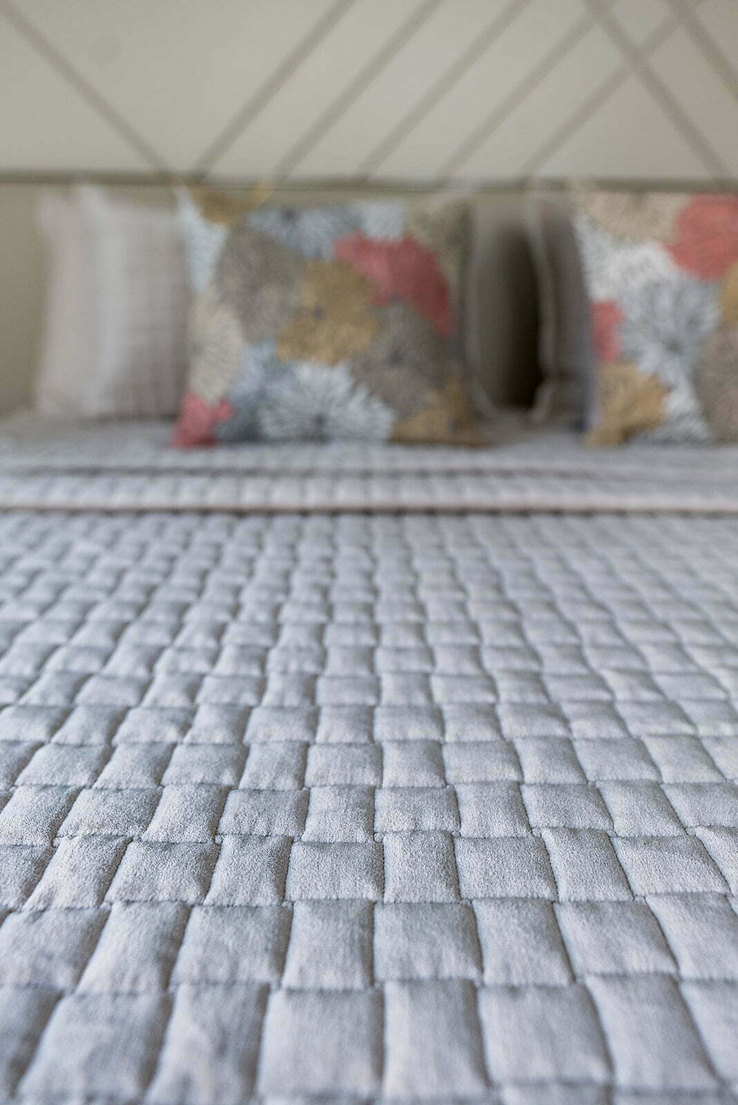 CLARENCE SILVER GRAY VELVET BEDSPREAD SET