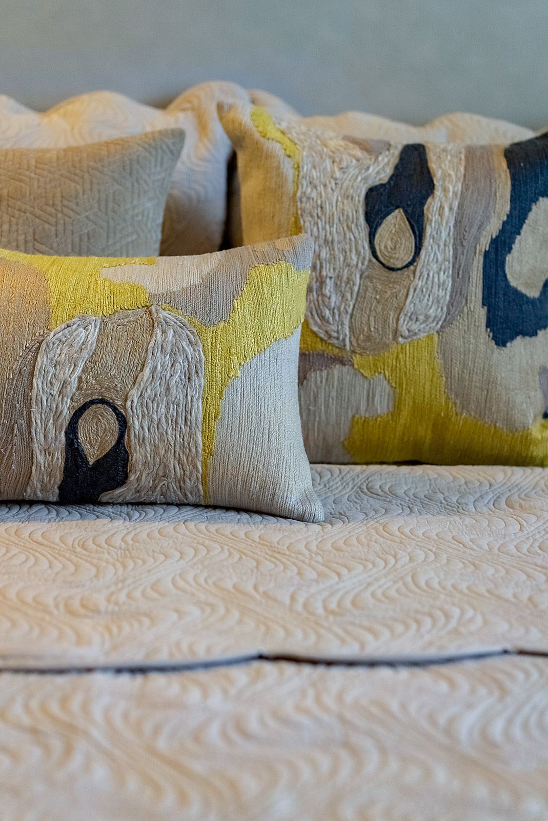 ORIOLE EMROIDERED CUSHION COVER