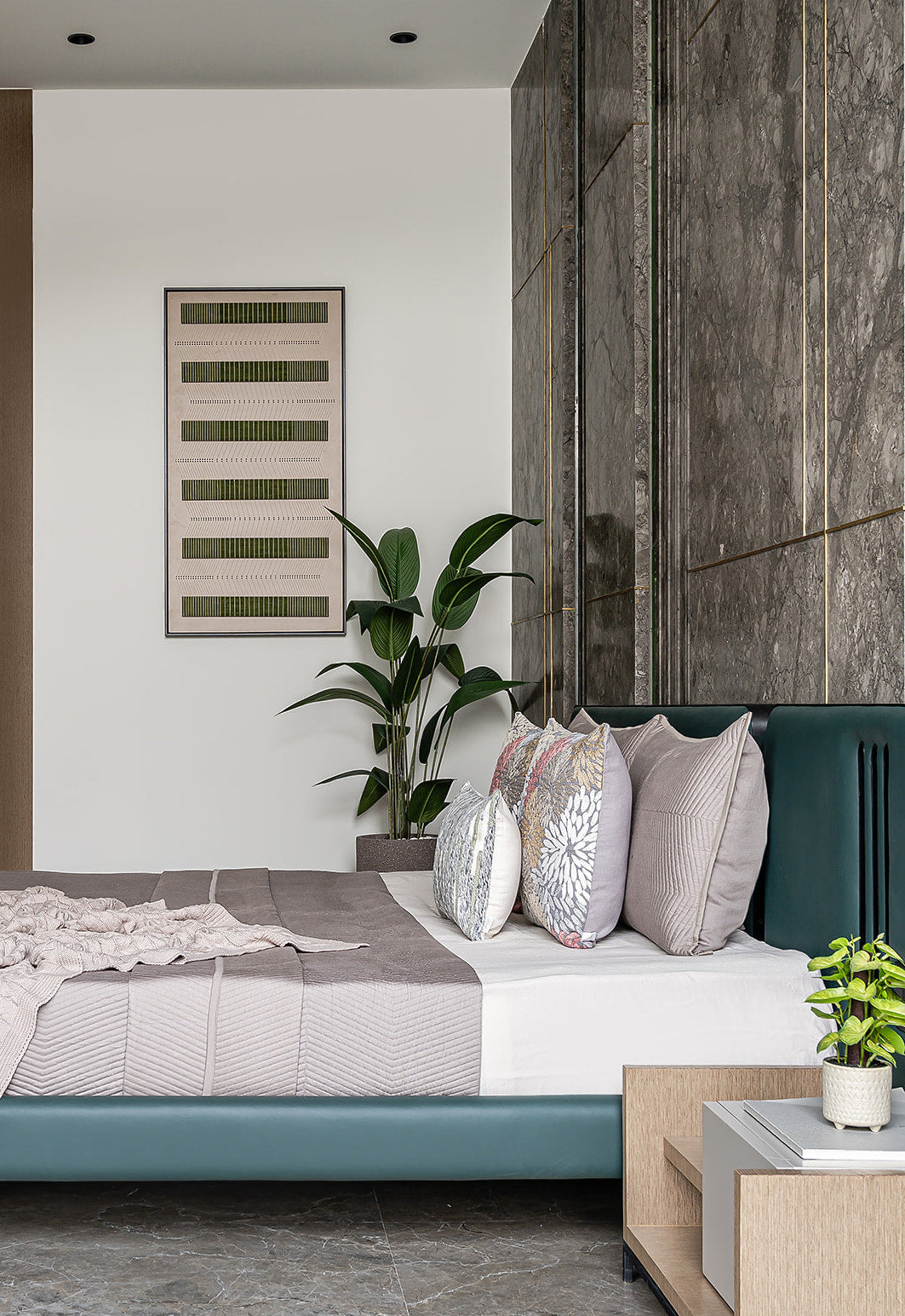 CLIMB OLIVE GREY COTTON SATIN BEDSPREAD SET